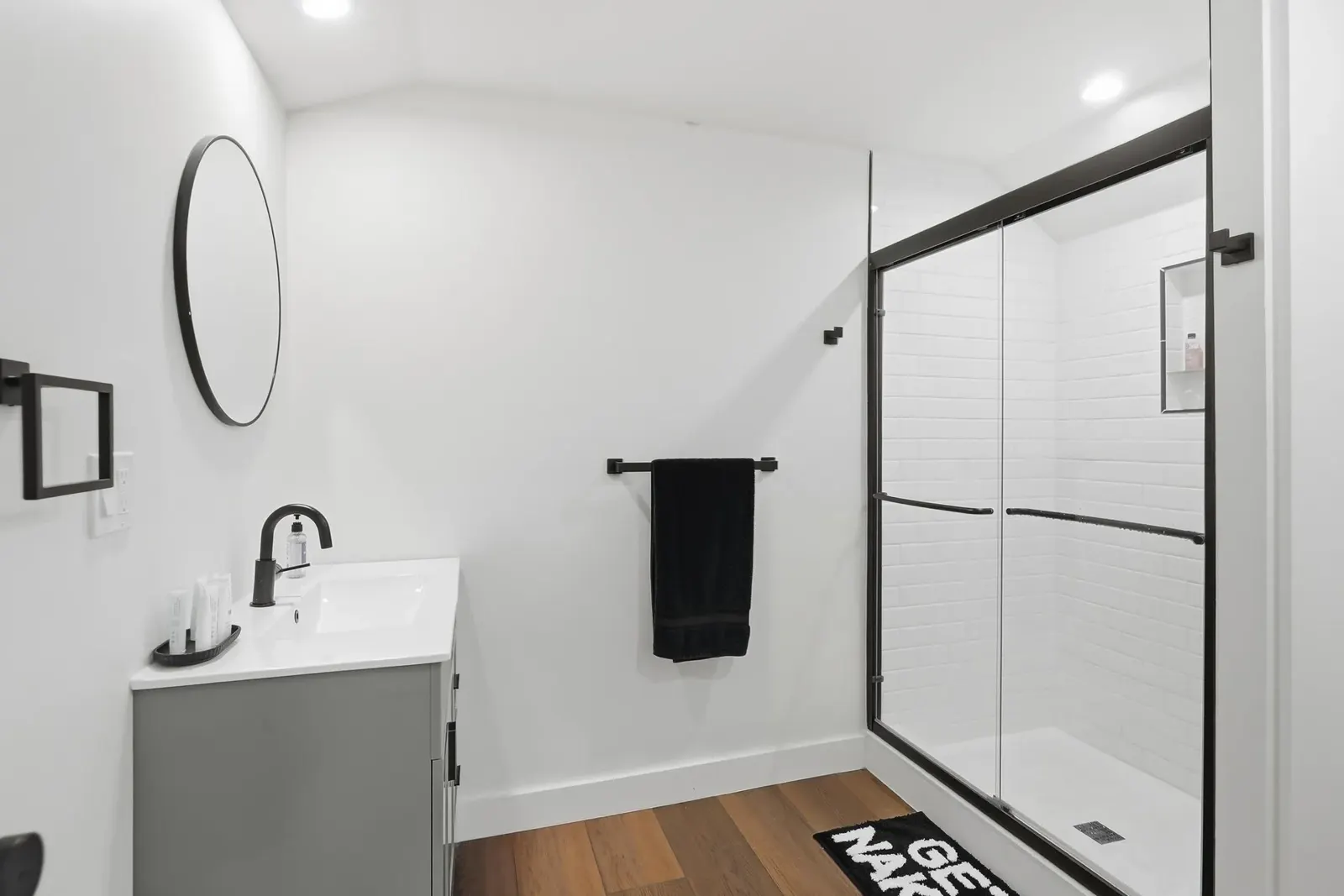 Bedrooms & bathrooms