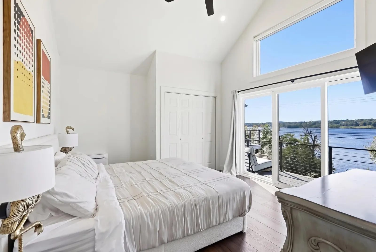 Bedrooms & bathrooms