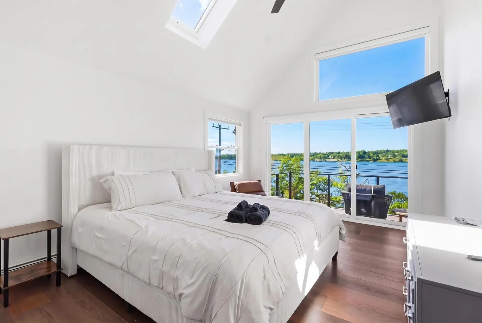 Bedrooms & bathrooms