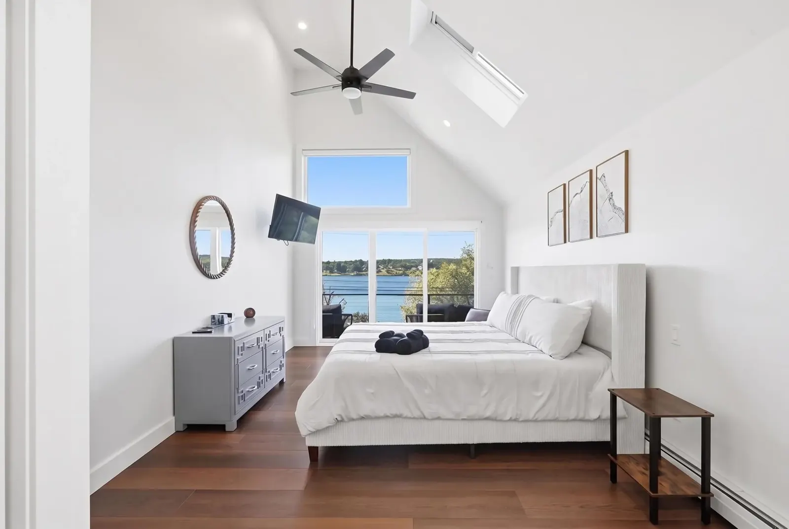 Bedrooms & bathrooms