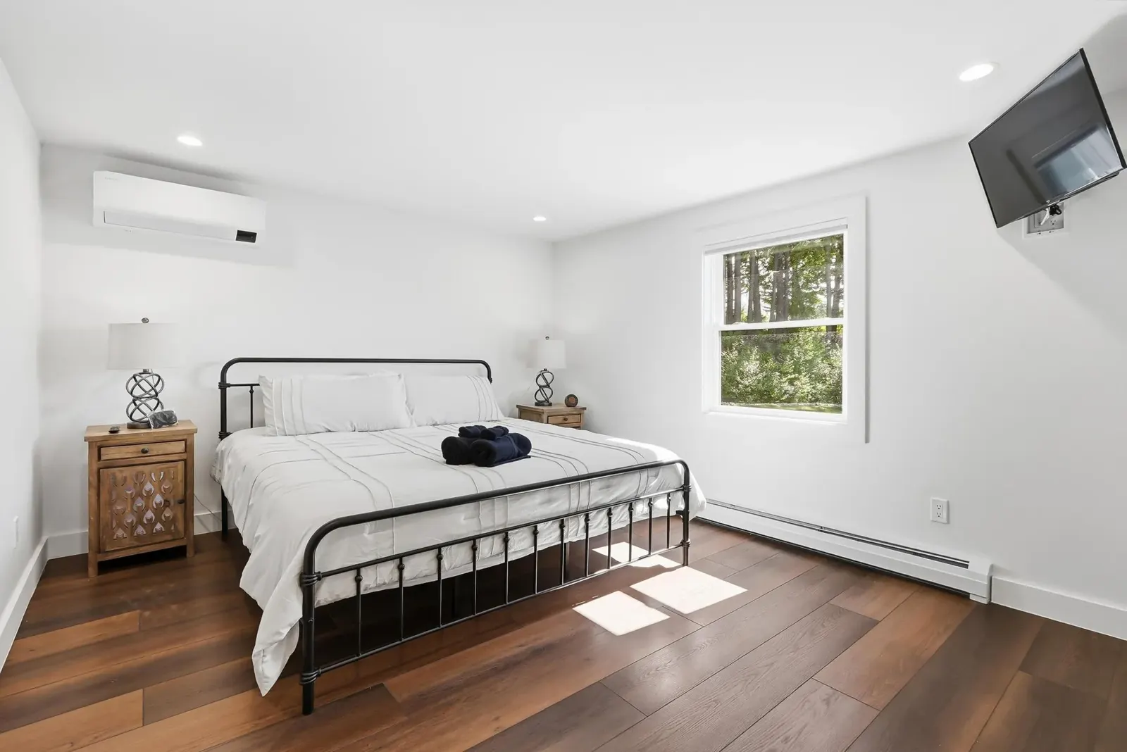 Bedrooms & bathrooms