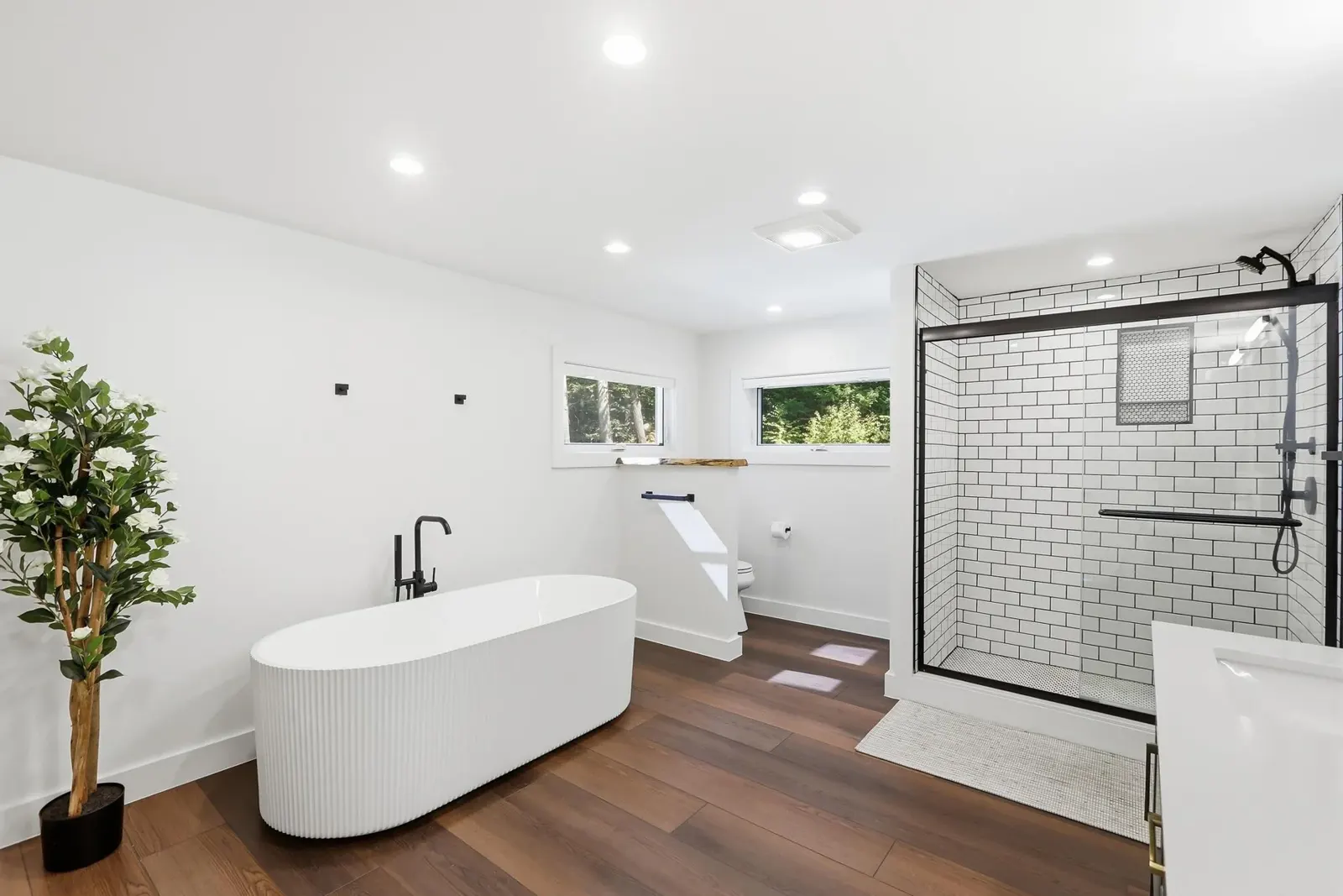Bedrooms & bathrooms