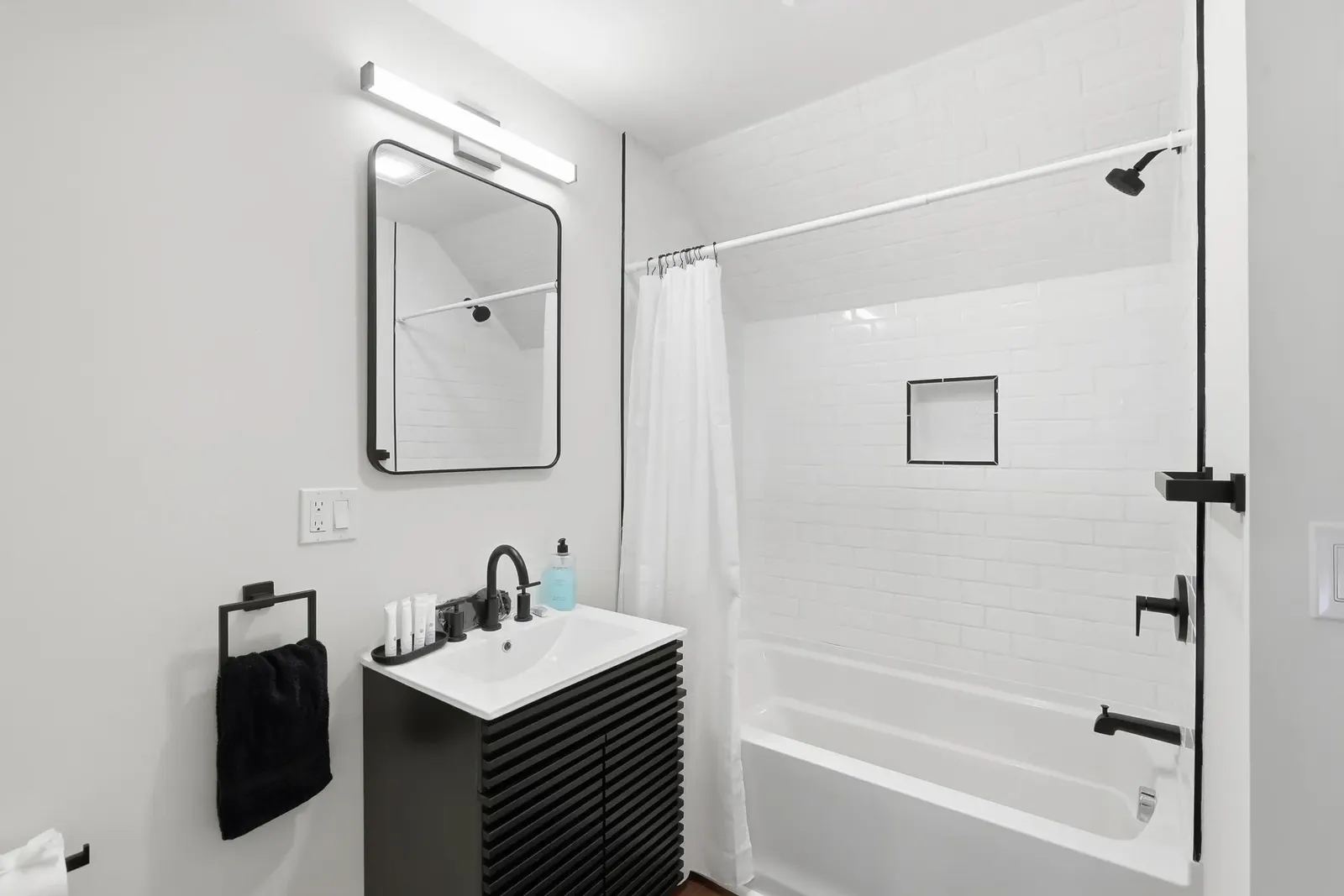 Bedrooms & bathrooms
